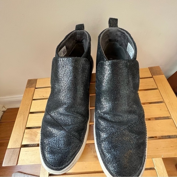 TOMS Black Slip On Booties 8 - Picture 3 of 8